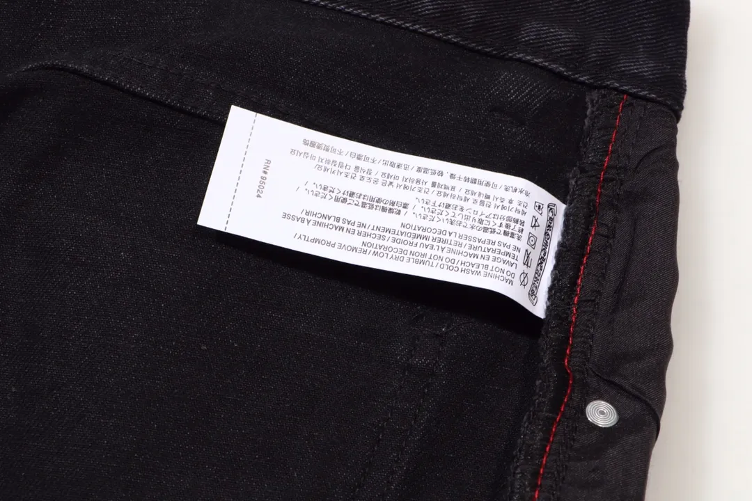 P250 model number: H430 Chrome Hearts CH Chrome Hearts heavy industry damaged ripped high street jeans exude uninhibited personality and unique charm. Every wear and tear is carefully designed to present a unique artistic feel. Made of imported denim fabric, which has undergone heavy industrial washing and destruction treatment, the trousers show a super cool effect on the upper body, allowing you to dominate the fashion stage.  This is more than just a pair of jeans, it is an expression of attitude. With its unique design concept and ultimate pursuit of details, Croxin breaks traditional boundaries and defines the jeans trend in the new era. The trousers are made of double-layer woven fabric and matched with customized hardware, showing an incomparably beautiful and unique style, making every wearer the focus of fashion. Imported denim fabric, super heavy-duty washed and damaged, the upper body is super cool! Customized hardware, incomparably good-looking model. The production process is difficult. It has a high-street feel. Color: black Size: S M L XL XXL